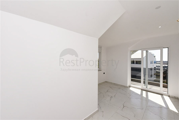 Пентхаус з видом на море в районі Конакли