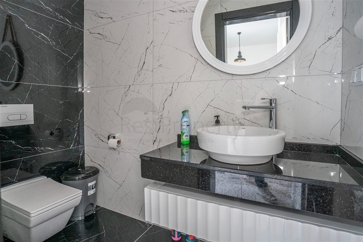 Обладнаний просторий офіс в бізнес-центрі в районі Оба