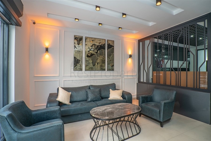 Обладнаний просторий офіс в бізнес-центрі в районі Оба