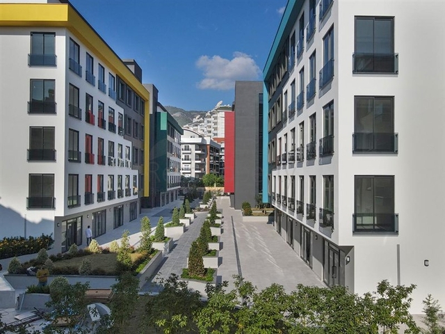 Обладнаний просторий офіс в бізнес-центрі в районі Оба