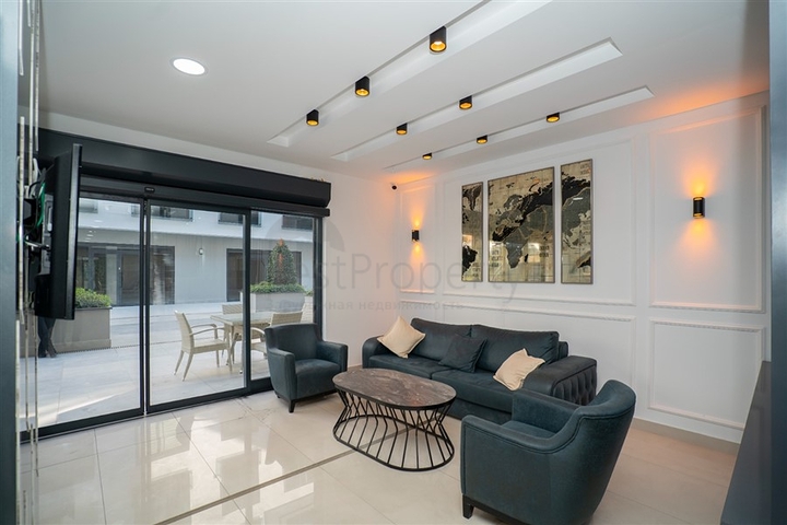 Обладнаний просторий офіс в бізнес-центрі в районі Оба