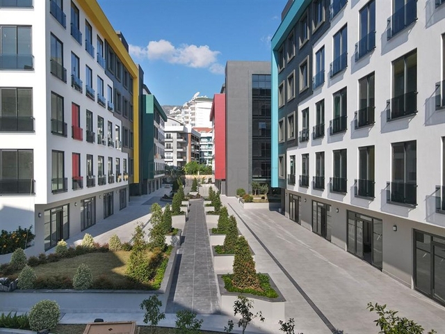 Обладнаний просторий офіс в бізнес-центрі в районі Оба