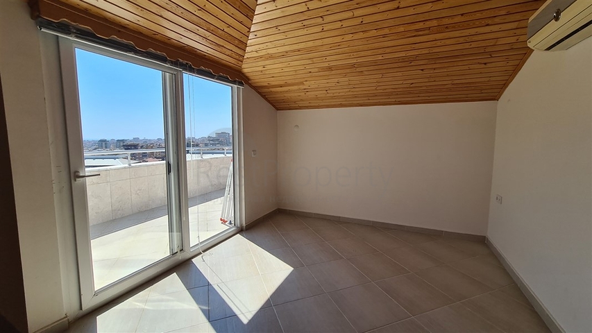 Пентхаус 4 + 1 з видом на море в самому центрі Аланії