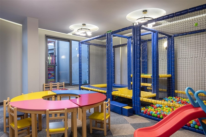 Садовий дуплекс 2 + 1 на першій береговій лінії в Каргиджаку