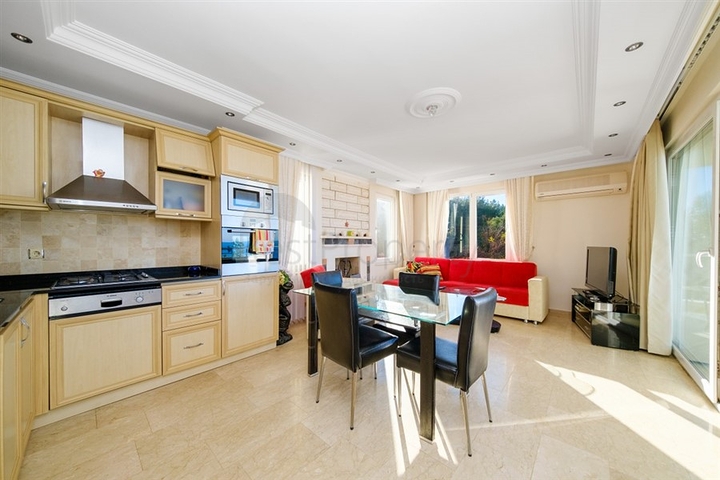 Пентхаус 3 + 1 з панорамними видами на море в районі Конакли