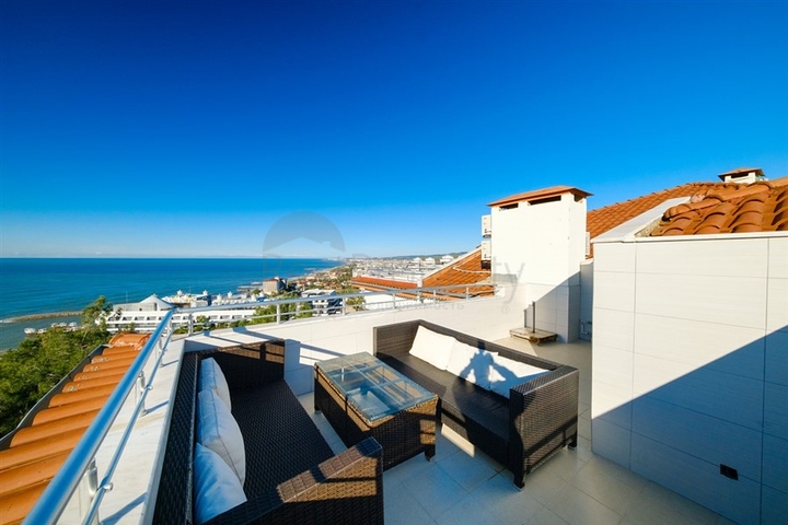 Пентхаус 3 + 1 з панорамними видами на море в районі Конакли