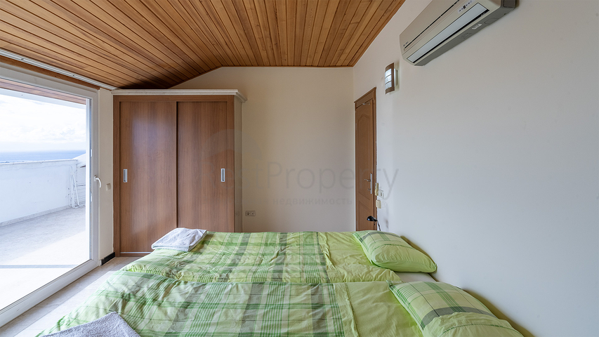 Мебльований пентхаус 4 + 1 з видом на море в центрі Аланії