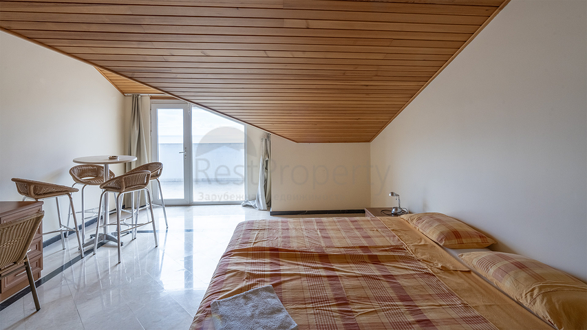 Мебльований пентхаус 4 + 1 з видом на море в центрі Аланії