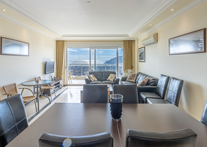 Мебльований пентхаус 4 + 1 з видом на море в центрі Аланії