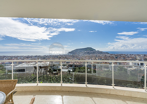 Мебльований пентхаус 4 + 1 з видом на море в центрі Аланії