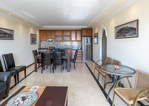 Мебльований пентхаус 4 + 1 з видом на море в центрі Аланії