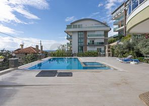 Мебльований пентхаус 4 + 1 з видом на море в центрі Аланії