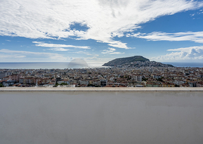 Мебльований пентхаус 4 + 1 з видом на море в центрі Аланії