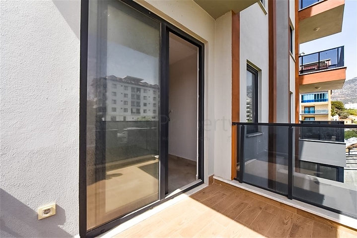 Квартира 2 + 1 зі своїм садом в Кестелі