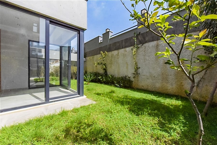 Квартира 2 + 1 зі своїм садом в Кестелі