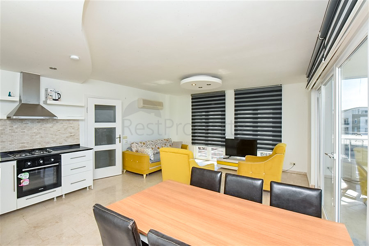 Просторий пентхаус плануванням 3 + 1 в районі Конакли. 