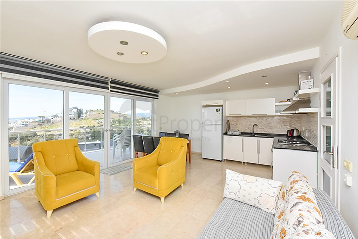 Просторий пентхаус плануванням 3 + 1 в районі Конакли. 