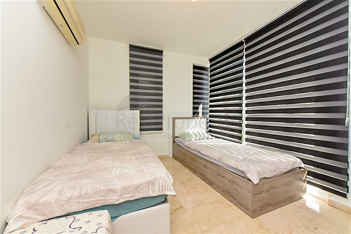 Просторий пентхаус плануванням 3 + 1 в районі Конакли. 