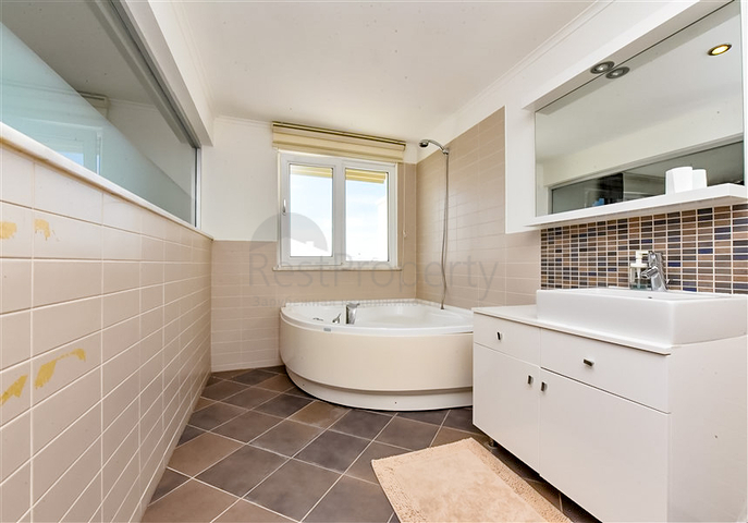 Просторий пентхаус плануванням 3 + 1 в районі Конакли. 