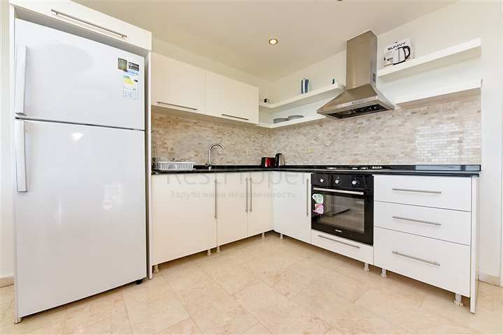 Просторий пентхаус плануванням 3 + 1 в районі Конакли. 