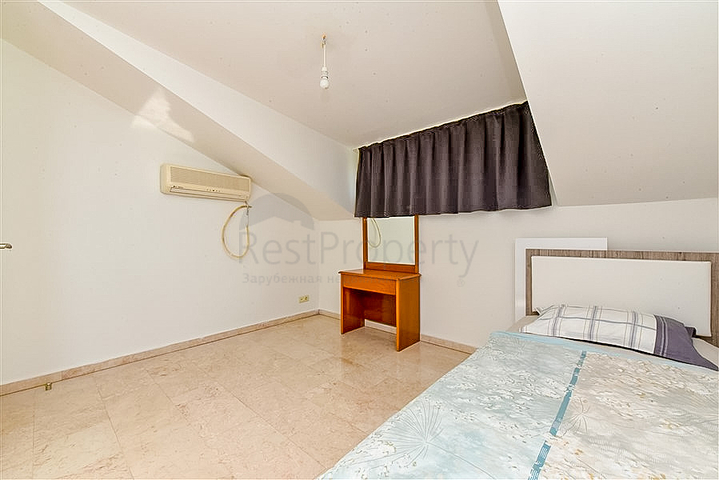 Просторий пентхаус плануванням 3 + 1 в районі Конакли. 