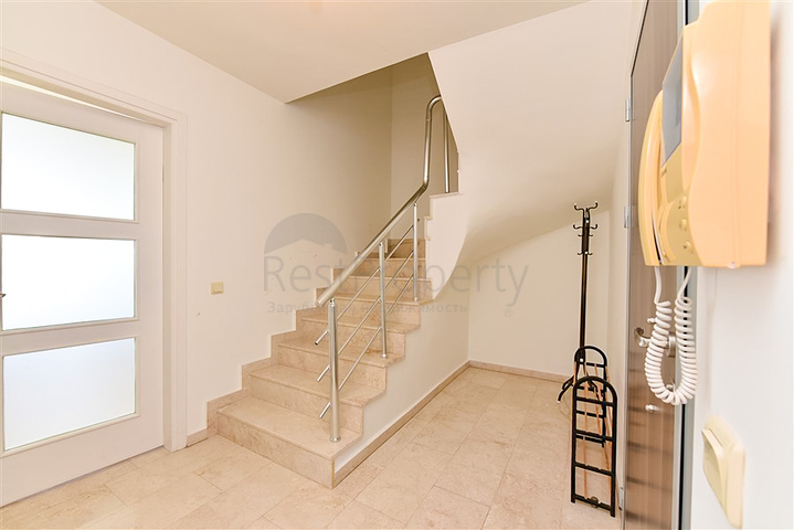 Просторий пентхаус плануванням 3 + 1 в районі Конакли. 