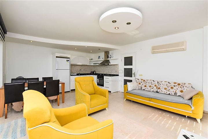 Просторий пентхаус плануванням 3 + 1 в районі Конакли. 