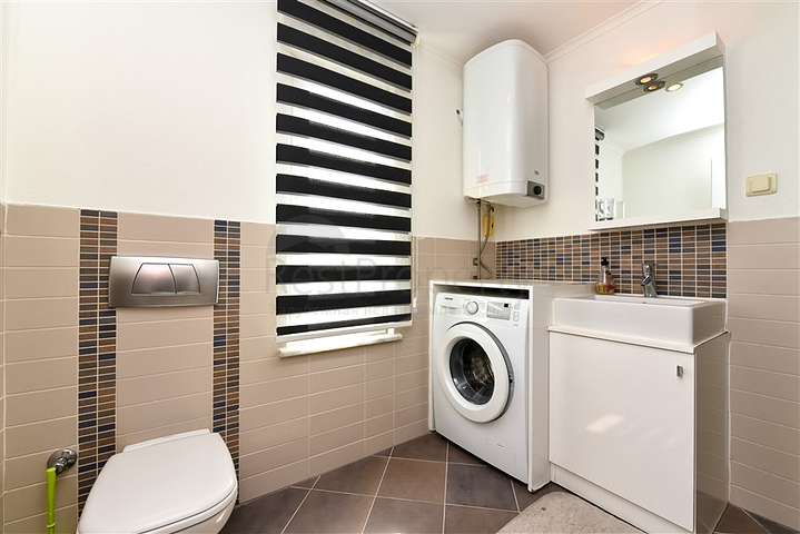 Просторий пентхаус плануванням 3 + 1 в районі Конакли. 