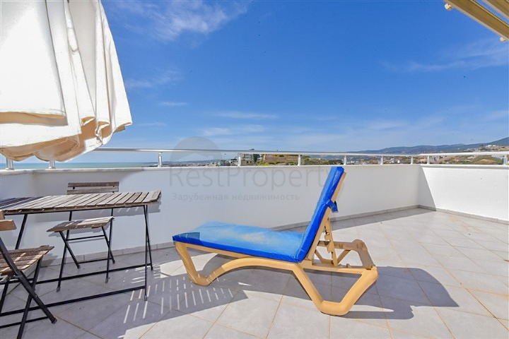 Просторий пентхаус плануванням 3 + 1 в районі Конакли. 