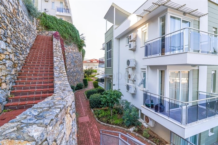 Просторий пентхаус плануванням 3 + 1 в районі Конакли. 