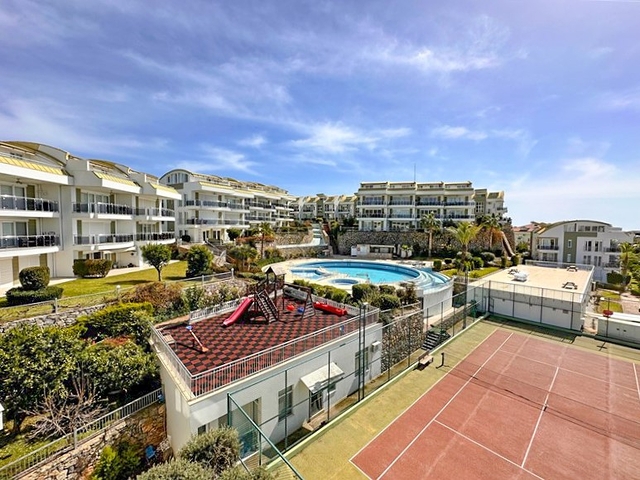 Просторий пентхаус плануванням 3 + 1 в районі Конакли. 