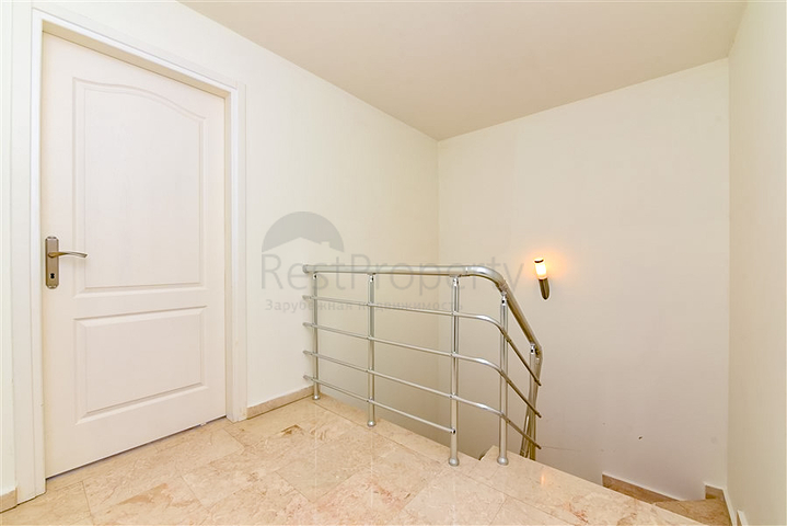 Просторий пентхаус плануванням 3 + 1 в районі Конакли. 