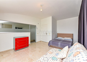 Просторий пентхаус плануванням 3 + 1 в районі Конакли. 