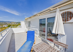 Просторий пентхаус плануванням 3 + 1 в районі Конакли. 