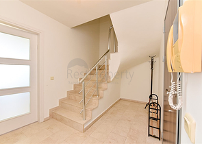 Просторий пентхаус плануванням 3 + 1 в районі Конакли. 