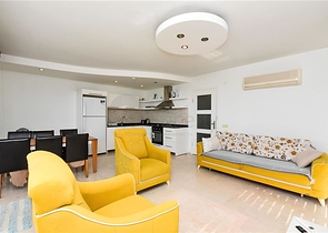 Просторий пентхаус плануванням 3 + 1 в районі Конакли. 