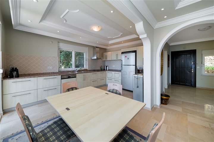 Вілла з панорамними видами на море і гори