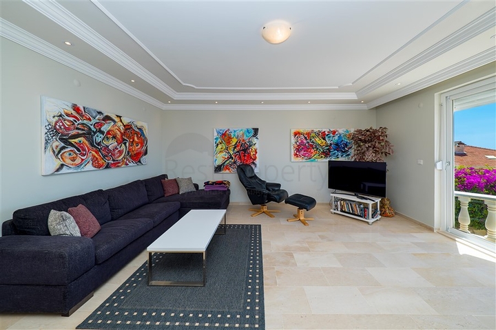 Вілла з панорамними видами на море і гори