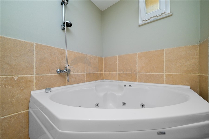 Вілла з панорамними видами на море і гори