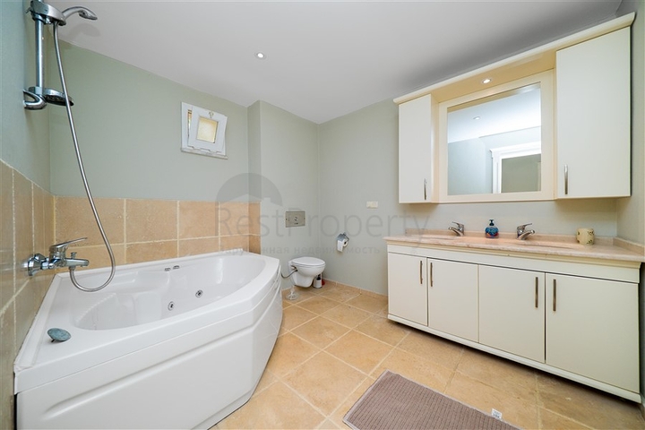 Вілла з панорамними видами на море і гори