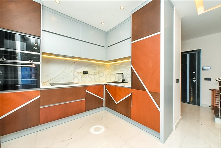 Розкішний Пентхаус на першій береговій лінії в Оба