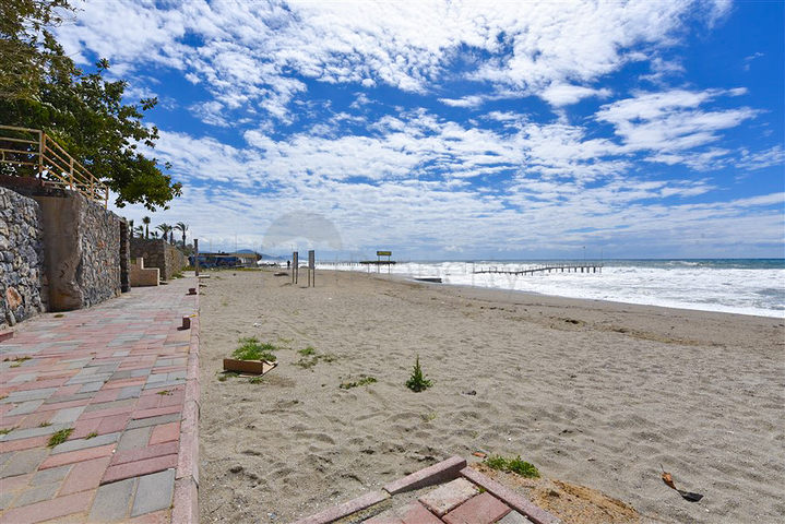 Розкішний Пентхаус на першій береговій лінії в Оба