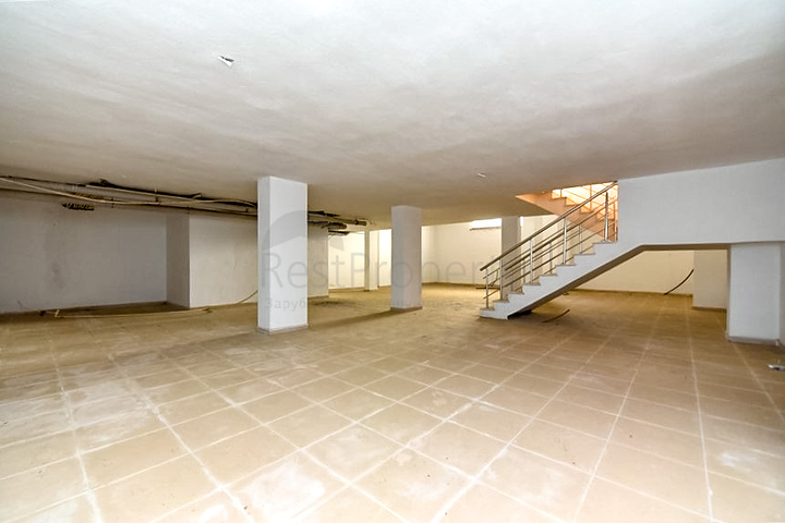 Комерційне приміщення в районі Оба