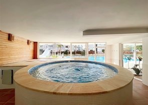 Пентхаус плануванням 3+1 з видом на море і гори