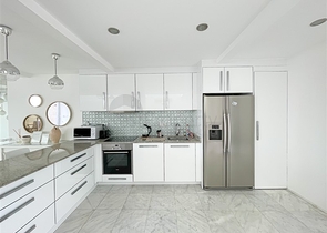 Пентхаус плануванням 3+1 з видом на море і гори