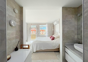 Пентхаус плануванням 3+1 з видом на море і гори