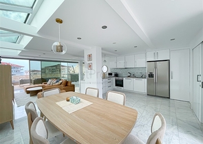 Пентхаус плануванням 3+1 з видом на море і гори