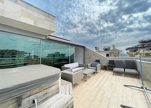 Пентхаус плануванням 3+1 з видом на море і гори