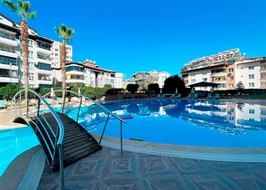 Пентхаус плануванням 3+1 з видом на море і гори