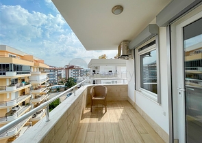 Пентхаус плануванням 3+1 з видом на море і гори